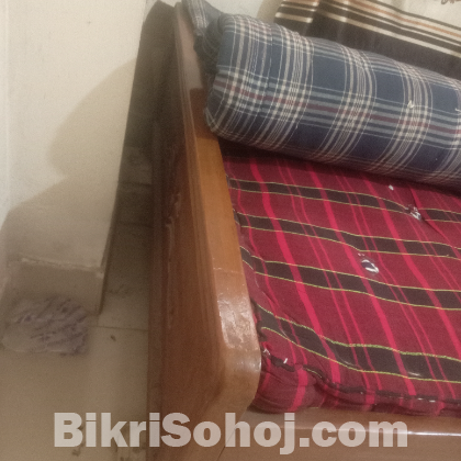 একটি খাট বিক্রি করা হবে